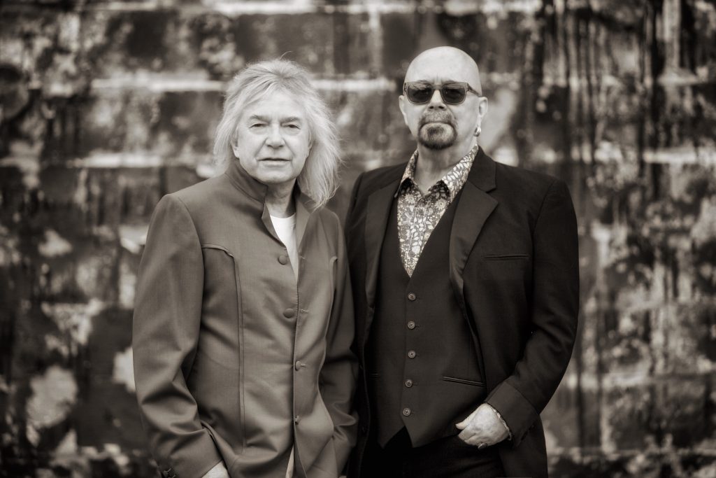Bob & Tony - Magnum